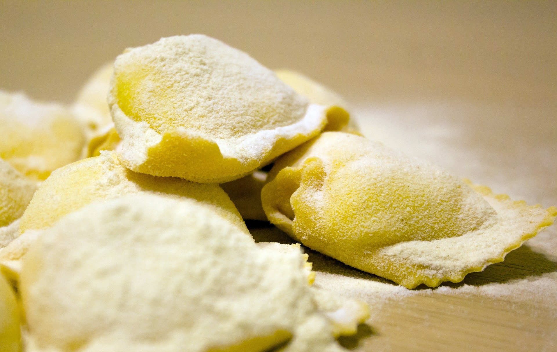 Tortelloni al lavarello, pomodorini confit e burrata