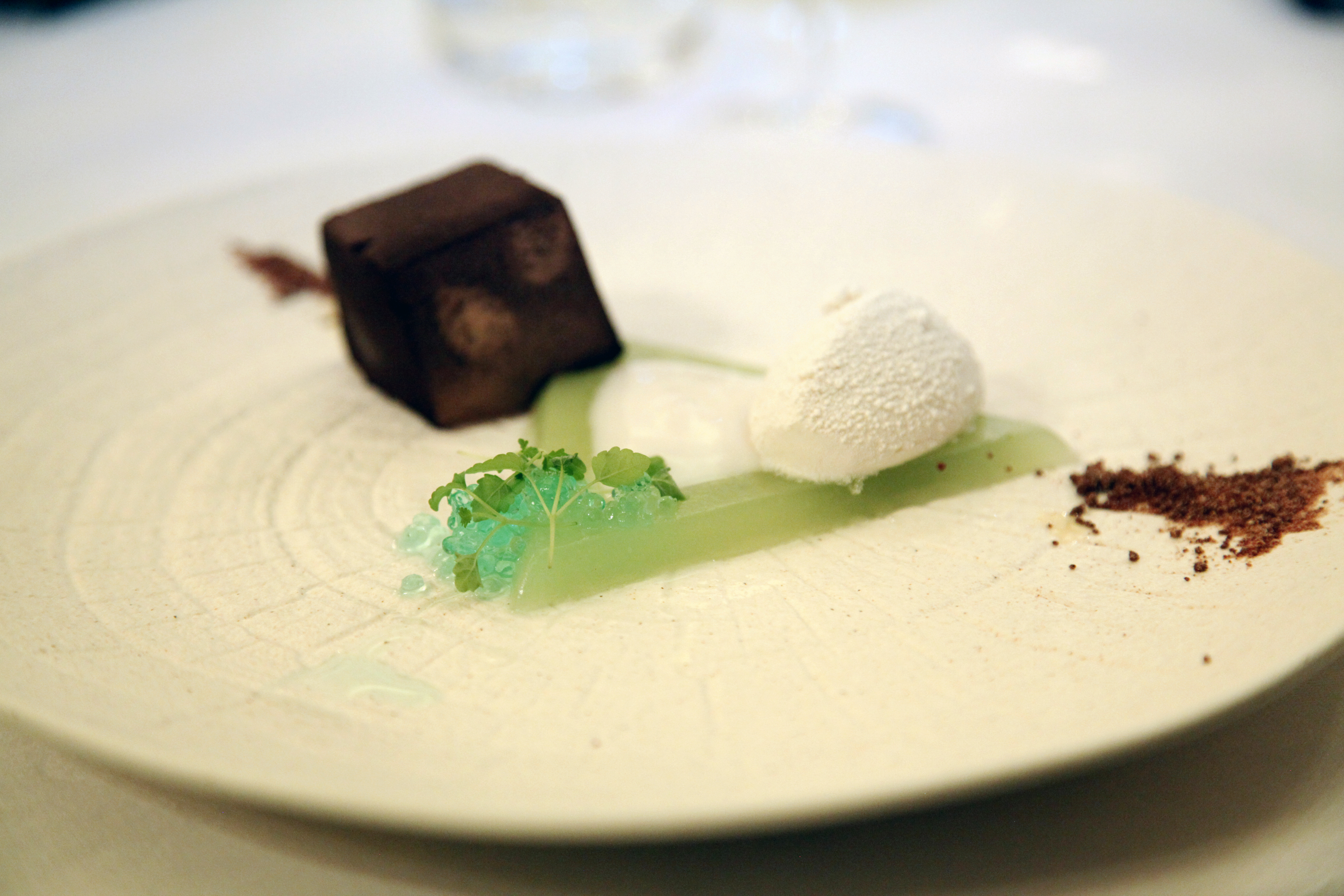 The Dark Side of the Sweet (Quenelle di semifreddo al cardamomo, cubo al fondente, caffè e gelée al cetriolo)