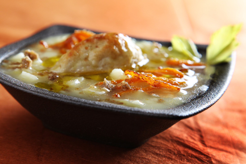 Zuppetta di patate di montagna e sedano, quenelle di trota fario, zucca e pane di Coimo